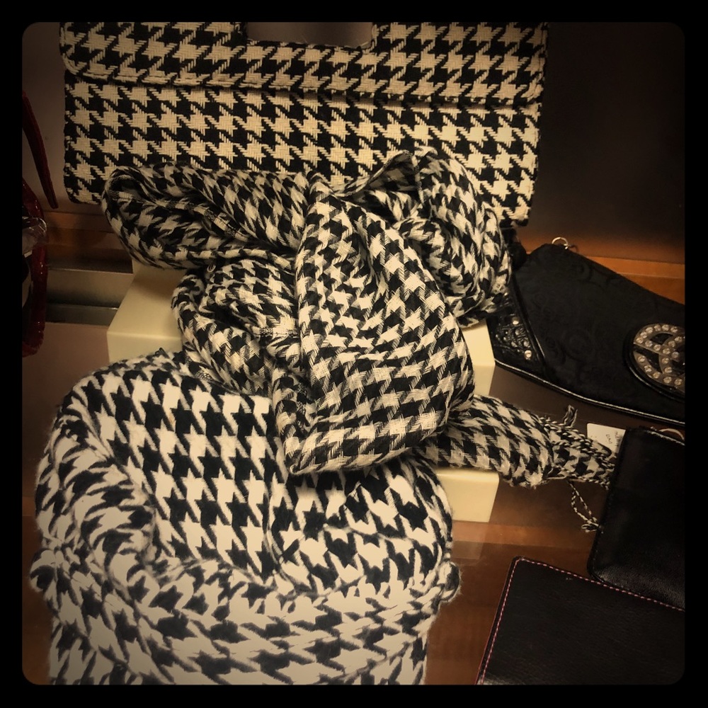 Bag, scarf & hat ..matching set. style up the look